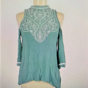 Boho‎ teal cold shoulder top M EUC